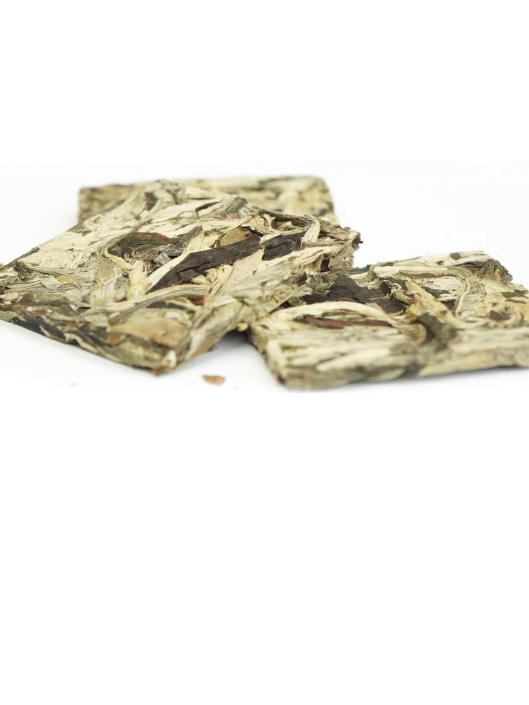 Thé Blanc du Yunnan "Souffle Blanc" 6 Briques de Thé Blanc (6 x 1 Litre)— La délicatesse des montagnes en portion. Une infusion parfaite, florale et veloutée.