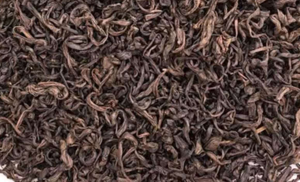 Thé Noir 100g — Le caractère des montagnes : une rondeur cuivrée, boisée et légèrement cacaotée.