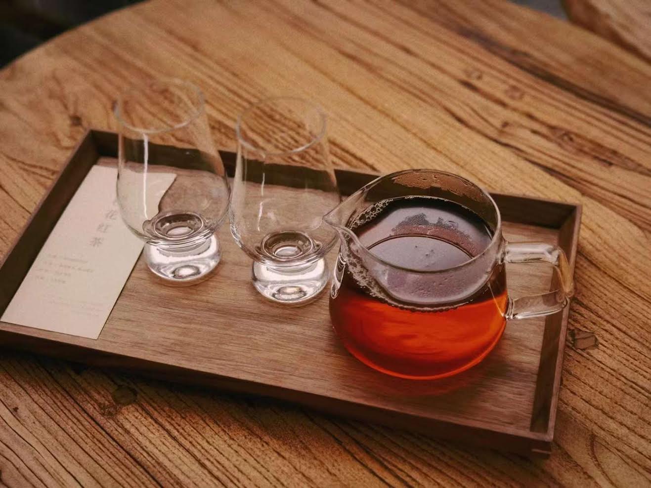 Reine des Roses — Thé Noir 100g L'intensité absolue de la rose fraîche, sans artifice.