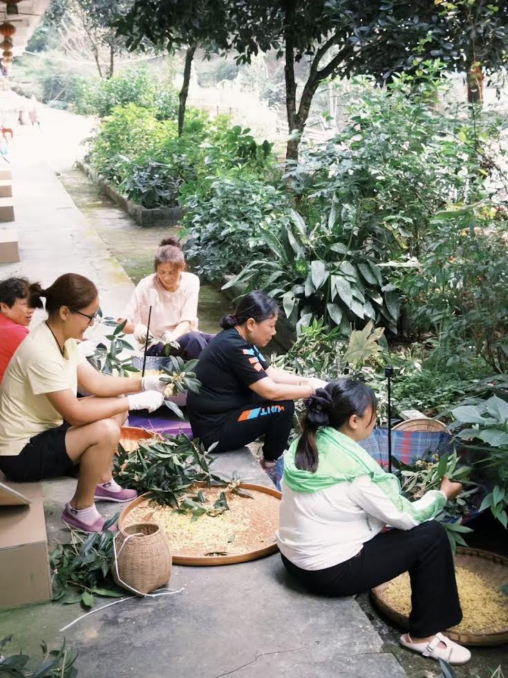Mélodie d'Osmanthus — Thé Noir 100g — Douceur d'abricot confit, miel subtil. Un thé qui enveloppe.