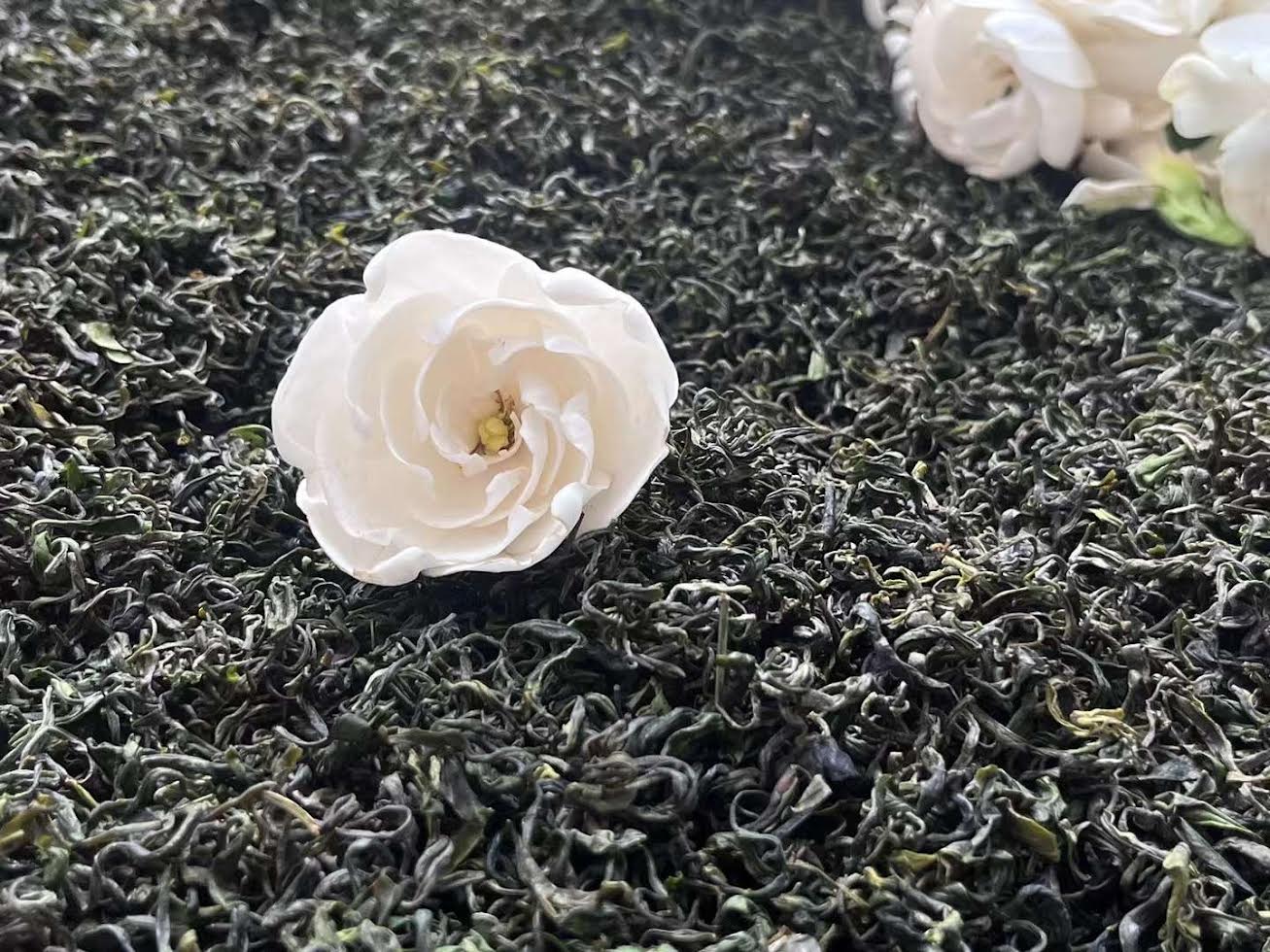 Jardin de Gardénia — Thé Vert   100g —  La douceur florale, subtile et enveloppante du Gardénia.