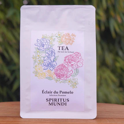 Éclair du Pomelo  — Thé Noir  100g — La puissance rafraîchissante et fruitée du pomelo frais. Un thé vif et éclatant.