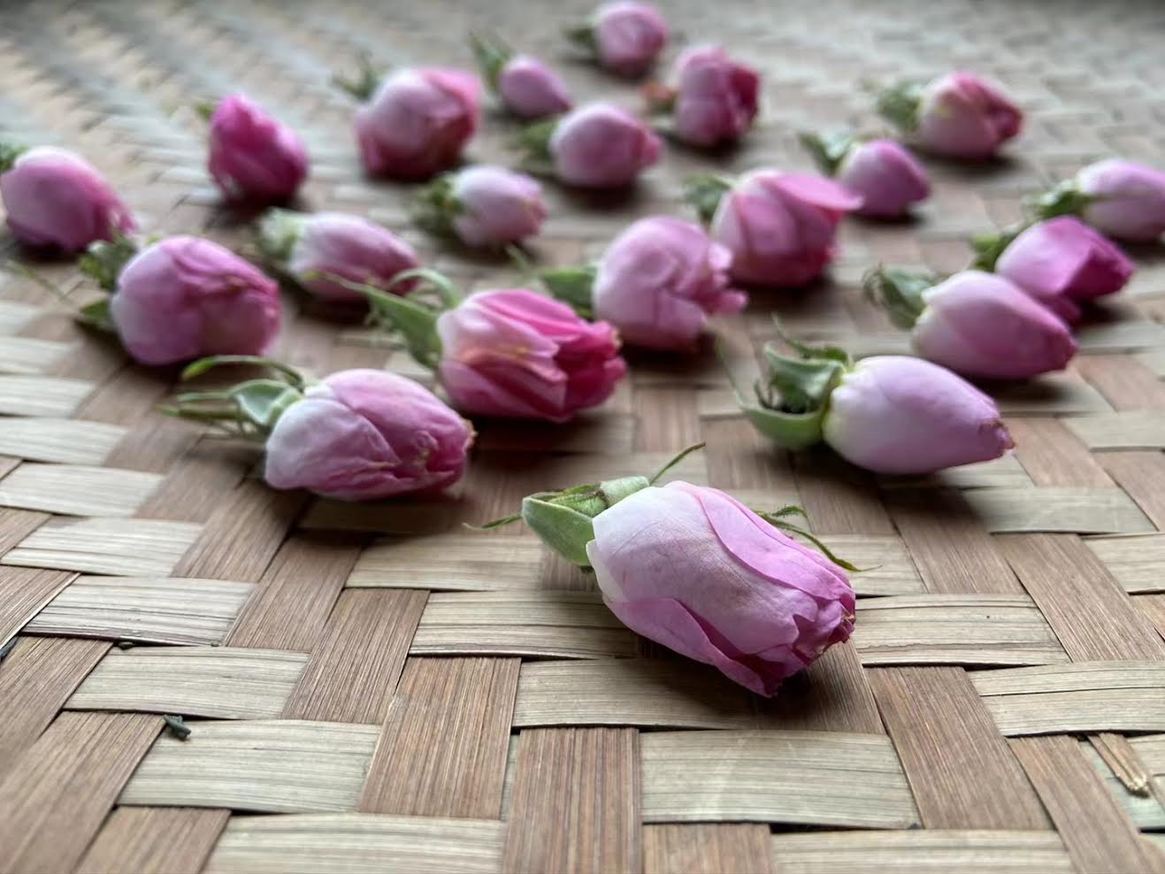 Reine  des   Roses — Thé Noir  100g  L'intensité absolue de la rose fraîche, sans artifice.