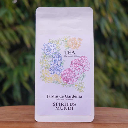 Jardin de Gardénia Thé Noir  —   100g — La richesse suave du Gardénia associée à la rondeur du thé noir. Un délice gourmand.