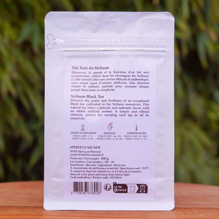 Thé Noir    100g — Le caractère des montagnes : une rondeur cuivrée, boisée et légèrement cacaotée.